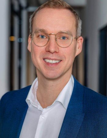 Rechtsanwalt Dr. Severin Riemenschneider, LL.M. Eur. gründete die Media Kanzlei Frankfurt | Hamburg im Jahr 2014. Er ist seit 2016 Fachanwalt für Medien- und Urheberrecht.